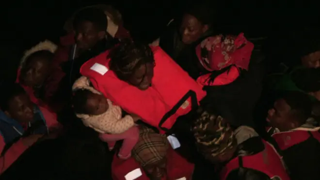 Лодка с мигрантами