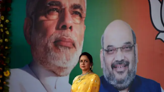मोदी अमित शाह पोस्टर और हेमा मालिनी
