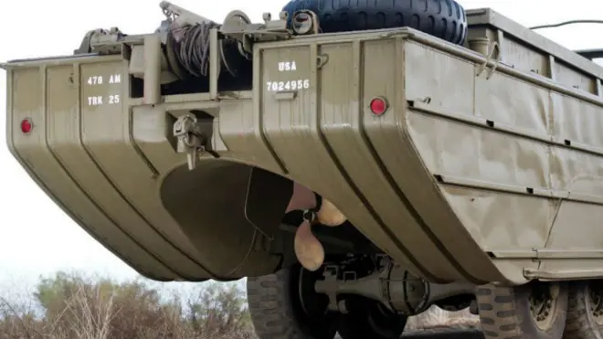 डक एम्पीहिबियस ट्रक