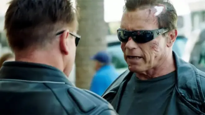 Шварценеггер на улице