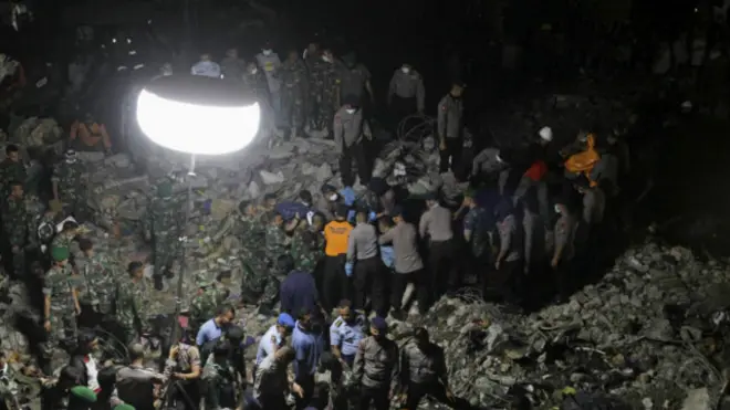 Proses evakuasi koran Hercules