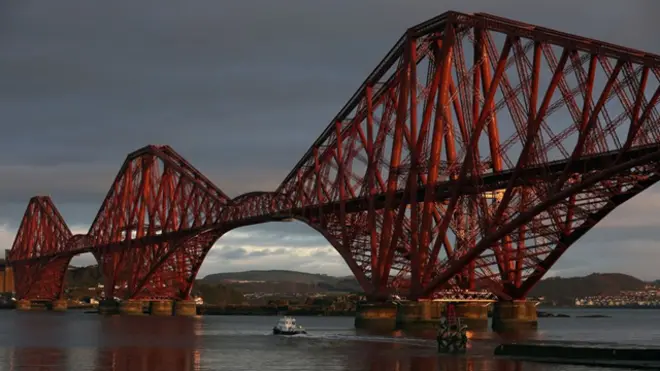 Jembatan Forth di Skotlandia