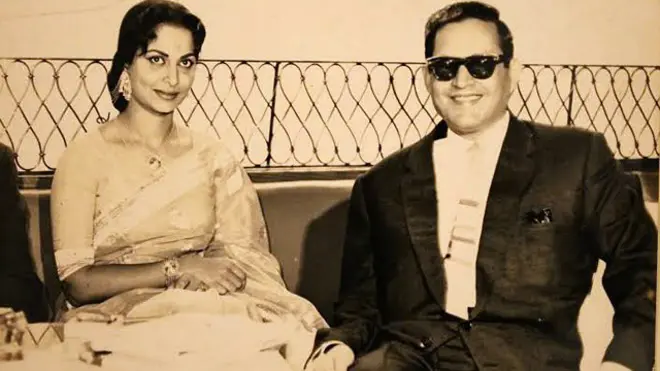 गुरु दत्त और गीता दत्त बीबीसी स्टूडियो में