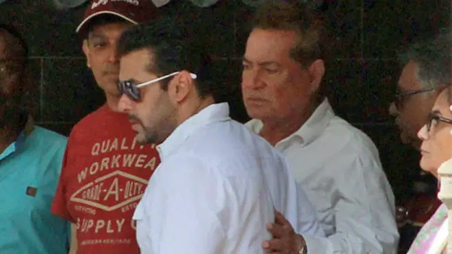 सलीम ख़ान और सलमान ख़ान (फ़ाइल फोटो)