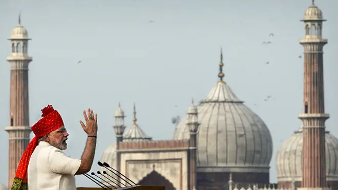लाल किले की प्राचीर से देश को संबोधित करते प्रधानमंत्री नरेंद्र मोदी.