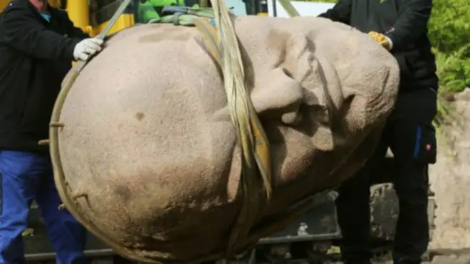 Lenin bust