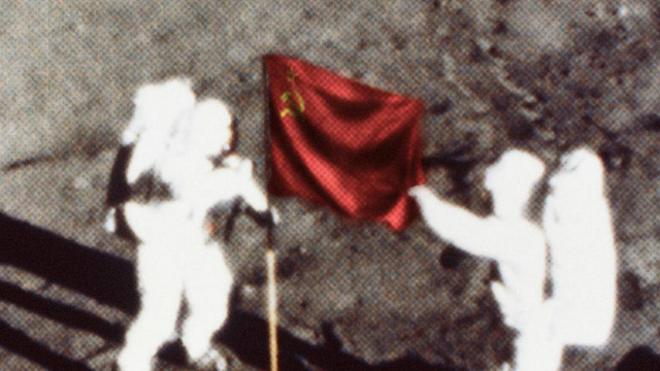 Космонавты могли бы установить на Луне советский флаг