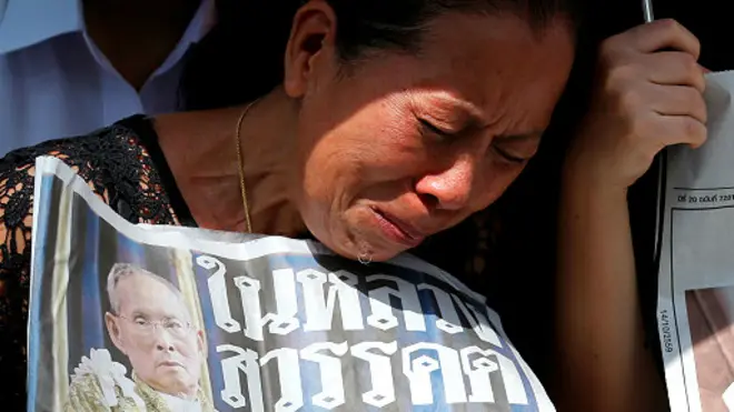 一名妇女哭别泰王灵柩