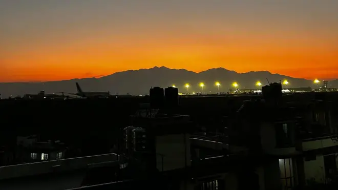 त्रिभुवन विमानस्थलमा साँझको बत्ती