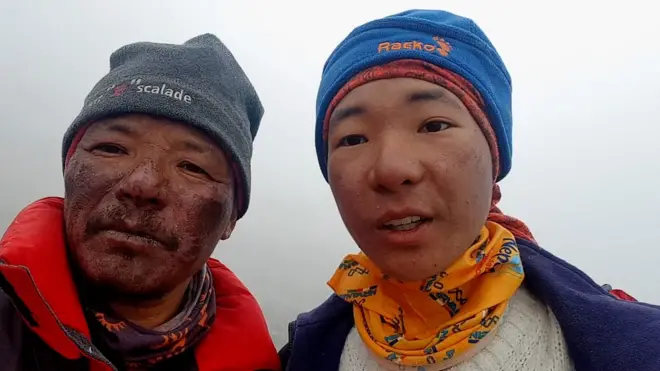 सगरमाथा आरोहणपछि बाबुछोरा आधार शिविरमा।