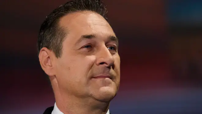 オーストリア首相が辞任 汚職容疑で捜査、首相は疑惑関与否定 BBCニュース