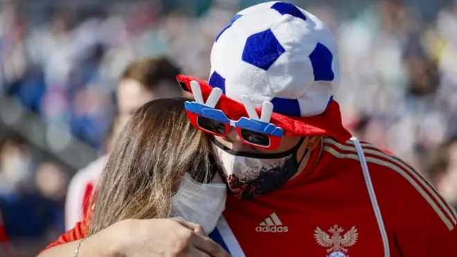 Navijači su uživali gledajući utakmice na EURO 2020 u posebnoj zoni blizu moskovskog stadiona Lužnik, ali je ona sada zatvorena