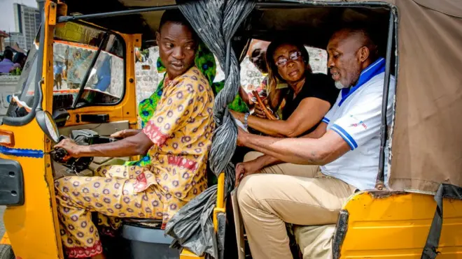 Agbanyeghị na Naịjirịa bụ Obodo kachasị nwe akụ na ụba n'Afirika, ndị nchopụta na-ekwu na ndị na-ata ahụhụ n'ime ya karịrị.