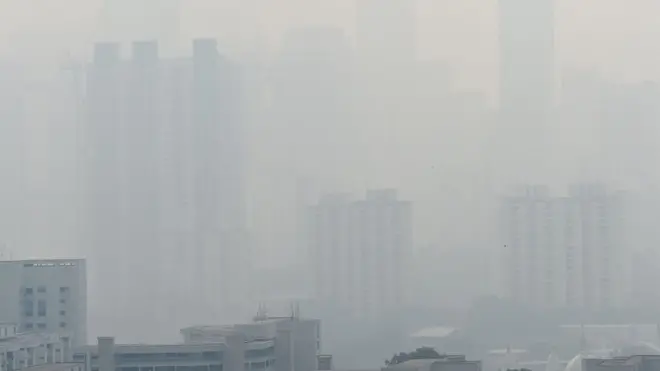 Как предполагают ученые, жители городов с повышенным загрязнением воздуха более подвержены риску развития болезни Альцгеймера.