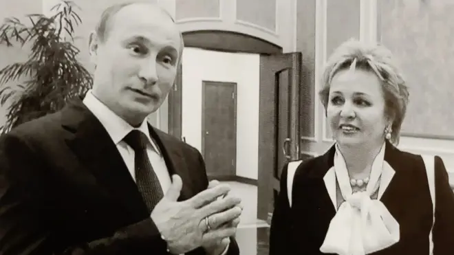 रूस के राष्ट्रपति व्लादिमीर पुतिन अपनी पत्नी ल्यूडमिला