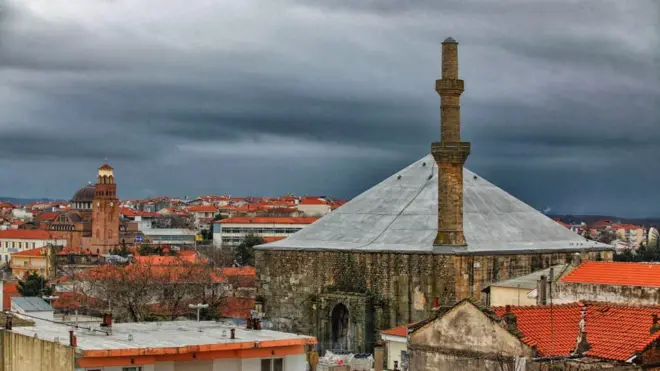 مسجد محمد الفاتح، من أقدم المساجد في تراقيا، شب فيه حريق عام 2017