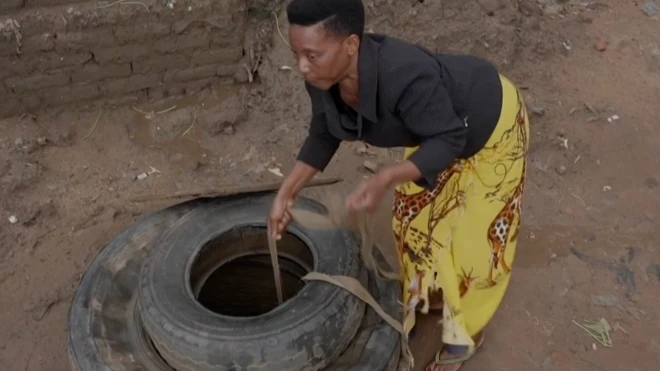 Mw'ima ry'amazi yanduye, haba harimwo ama miliyoni y'imikorobi ya 'cholera'.