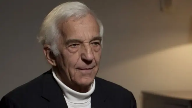 "Поскольку я был одаренным ребенком, я попал в Центральную музыкальную школу в Москве, в самую хорошую музыкальную школу Советского Союза", - вспоминает Ашкенази