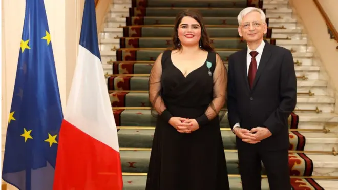 ناندا محمد مع السفير الفرنسي في القاهرة