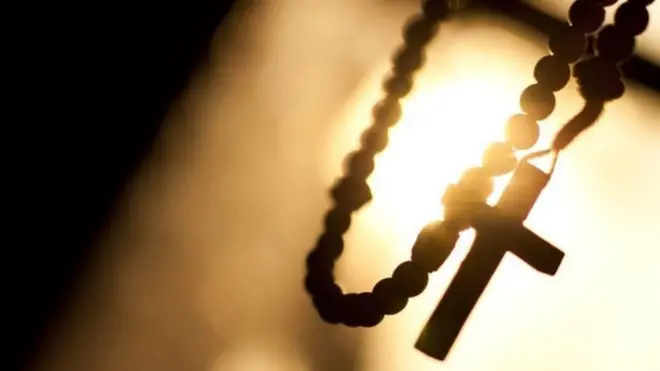 คณะกรรมการไต่สวนรับฟังข้อกล่าวหาการล่วงละเมิดโดยนักบวชคาทอลิกจากการให้ปากคำของเหยื่อ