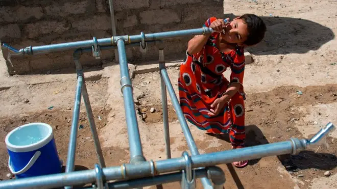 нестача води