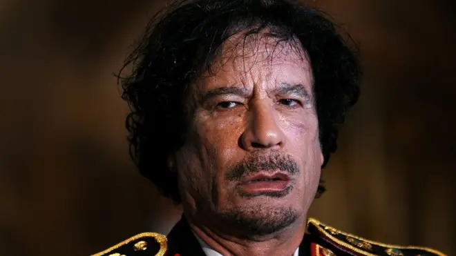 Qadaafi muddo ayuu maamulayay Libya