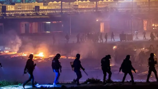 Yanan kampta polisler