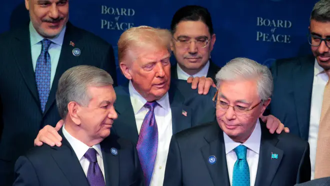 Трамптын кучагындагы Мирзиёев менен Токаев 