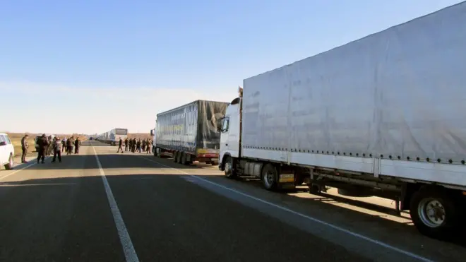 Обмеження на транзит українських товарів через територію Росії ввели у січні 2016 року у відповідь набуття ‎чинності договору про зону вільної торгівлі між Україною та ЄС