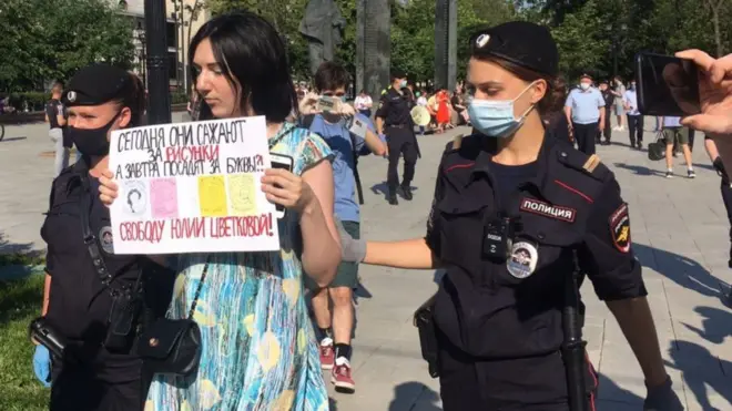 Activist detained in Moscow