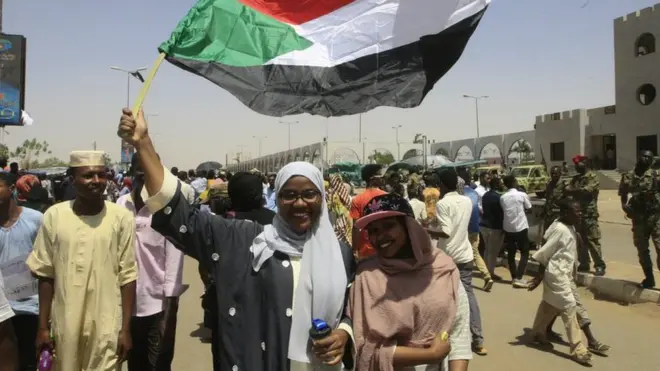 수단에서 '문민정부' 수립을 외치는 시위대