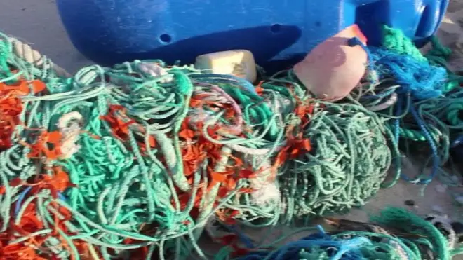 Мусор на пляжах Хендерсона