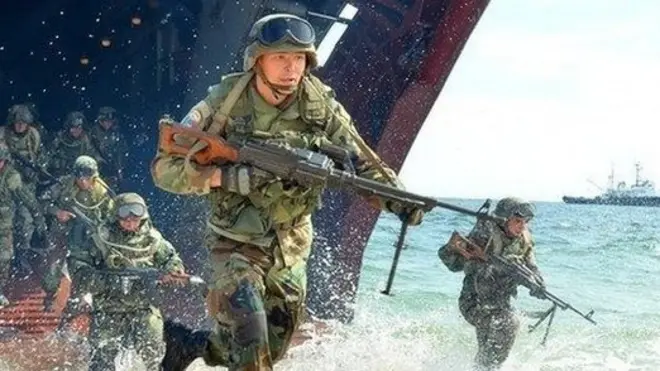 Высадка на побережье украинских морских пехотинцев. Кадры с учений "Казачья воля", осень 2018 года