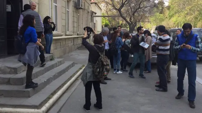 məhkəmə qarşısı