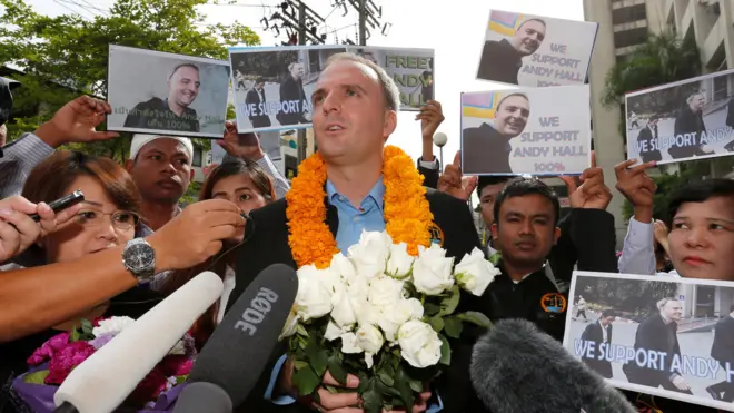 Перед оглашением приговора Энди Холл сказал корреспонденту Би-би-си, что благодарен международному сообществу за повышенное внимание к его делу