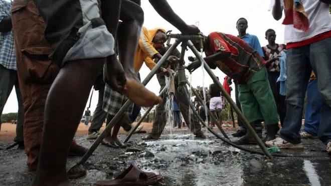 Health official dey advise people make dem no drink water wey dey contaminated.