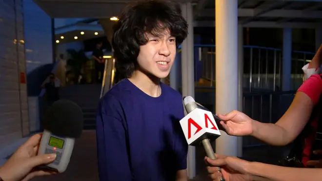 余澎杉发布网络视频和博客，嘲讽新加坡政府及政客