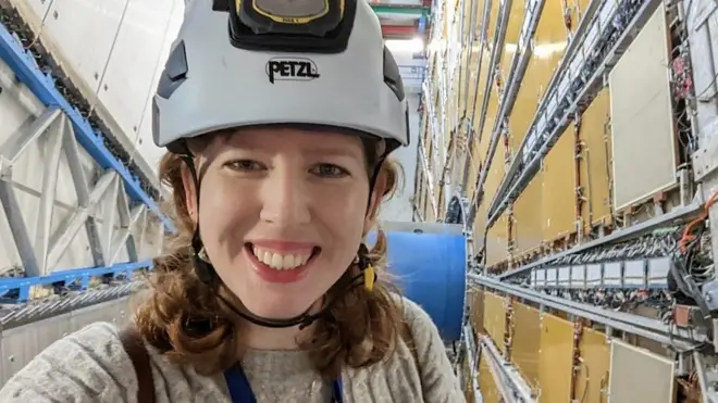 كيف يمكن أن يساعد صادم الهادرون الضخم في "كشف سر المادة المظلمة"؟