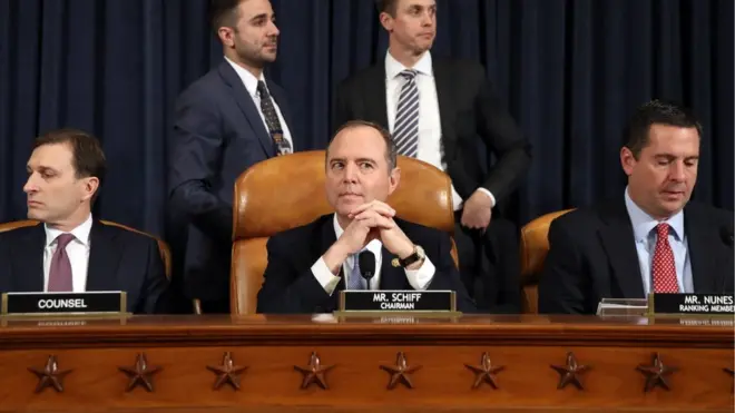 डेमोक्याटिक नेता एडम सीफले यसअघि ट्रम्पले युक्रेनी नेता भोलोदिमिर जेलेन्स्कीबीचको फोन संवादलाई 'परम्परागत गुन्डाहरूबीचको कुराकानी'को संज्ञा दिएका थिए।