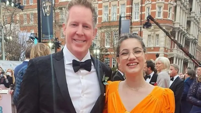 „Enkanto“: Kad poželiš da omiljene junakinje iz filmova nose naočare