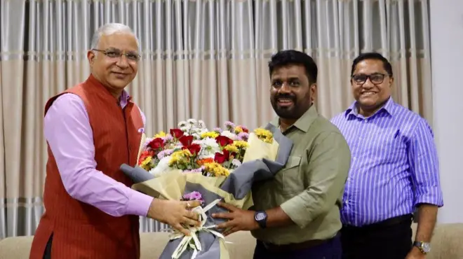 ශ්‍රී ලංකාවේ ඉන්දීය මහ කොමසාරිස් සන්තෝෂ් ජා, ශ්‍රී ලංකාවේ නව ජනාධිපතිවරයා ලෙස තේරී පත්වූ අනුර කුමාර දිසානායක හමුවී සුභාශිංසන එක් කරන ලදී.
