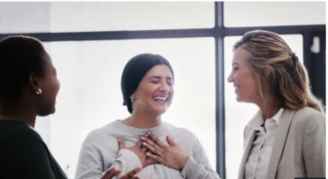 لا يعرف كثير من الأشخاض الرد على المجاملات التي يتلقونها من أشخاص