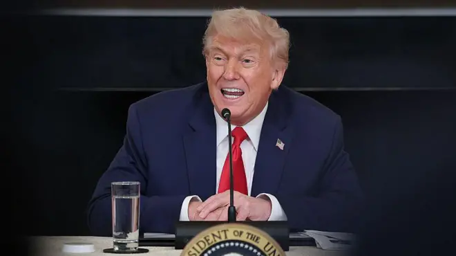 डोनाल्ड ट्रम्प