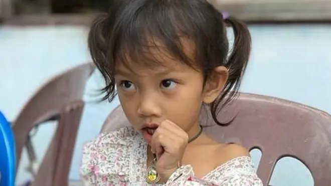 เด็กหญิงแอมมี่ วัย 3 ขวบ ผู้รอดชีวิตเพียงคนเดียวจากศูนย์พัฒนาเด็กเล็ก