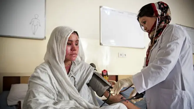 خصوصی سازی خدمات صحی افغانستان هم از نگاه کیفیت، هم از نگاه قیمت و هم از نگاه عدالت توزیعی به ضرر مردم عام افغانستان تمام شده است.