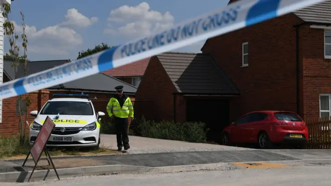 Полиция пока не обранужила зараженных предметов в Эймсбери