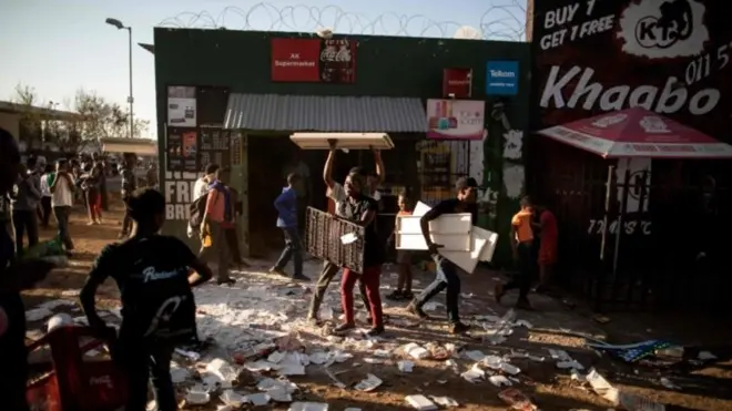 የሱቅ ዘረፋ በሶዌቶ