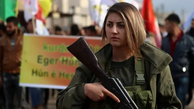 Курдская ополченка