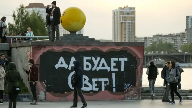 После протестов власти и церковь пошли на попятную