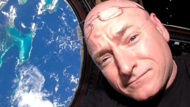 వ్యోమనౌకలో స్కాట్ కెల్లీ